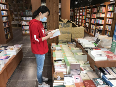 謝區(qū)市場(chǎng)監(jiān)管局開(kāi)展“掃黃打非”專項(xiàng)檢查，凈化報(bào)刊零售市場(chǎng)環(huán)境